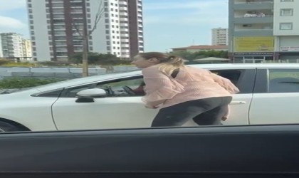 Trafikte kadın kadına kavga