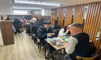 Uzak Doğudan gelip meşhur Denizli kebabının tadına baktılar