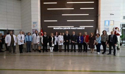 Vali Ünlü, 14 Mart Tıp Bayramında Manisa Şehir Hastanesini ziyaret etti