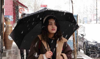 Vanda kar yağışı: 78 yol ulaşıma kapandı