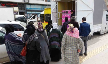 Vanlı iş adamından bin aileye Ramazan yardımı