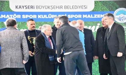 Yahyalıspor kupasını aldı