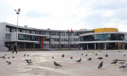 Yasak yerlere asılan afişler kaldırılacak