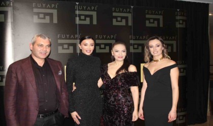 Yeşim Salkım, Kuşadasında geceye renk kattı