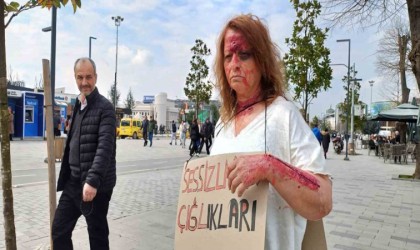 Yüzüne makyaj yapıp sokağa indi, gören dönüp bir daha baktı