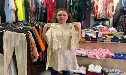 125 yıllık göyneğe gözü gibi bakıyor