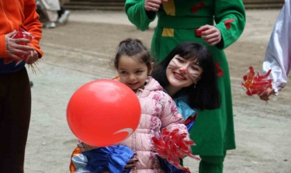 23 Nisanda bi dünya eğlence