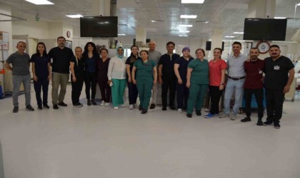 ALKÜ Hastanesinde mesaideki personele bayram kutlaması