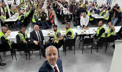 Bakan Uraloğlu, Esenboğa Havalimanının yeni pist inşaatında işçiler ile iftar açtı