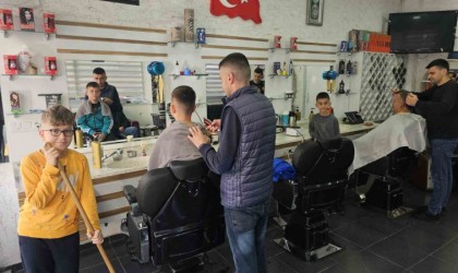 Bandırmada berberlerin Ramazan Bayramı mesaisi