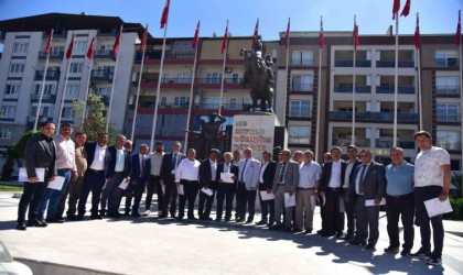 Başkan Kaya muhtarları yalnız bırakmadı