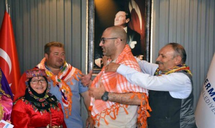 Başkan Zencirciye yağlık hediye edildi