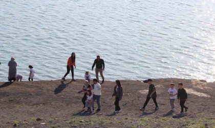 Bayram tatilinde Meke Gölü ve Acıgöle ziyaretçi akını