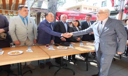 Burhaniyede bayramlaşma yapıldı