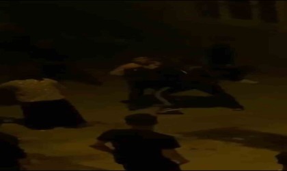 Bursada komşular sokağı ringe çevirdi, yumruklar havada uçuştu