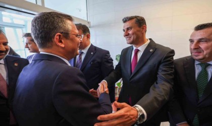 CHP Genel Başkanı Özgür Özel Manisalılara hitap etti