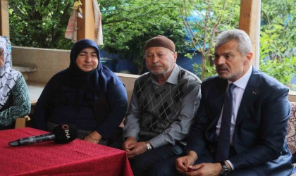 Depremde 5 evladım gitti diyen gözü yaşlı anneye belediye başkanından bayram ziyareti
