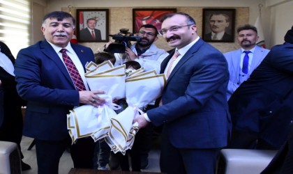 Emet Belediye Başkanı Mustafa Koca, görevi Hüseyin Doğandan devraldı