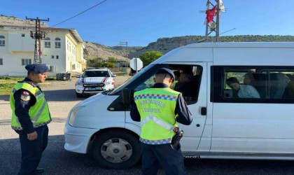 Gaziantepte jandarma okul servis araçlarını denetledi