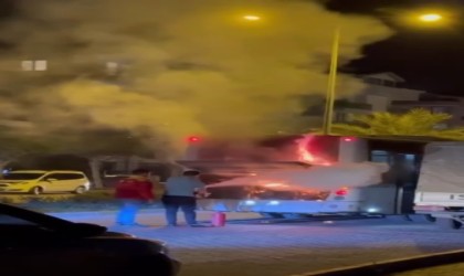 Halk otobüsündeki yangın büyümeden söndürüldü