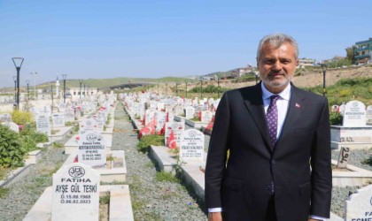 Hatay Büyükşehir Belediye Başkanı Öntürkden ilk ziyaret deprem şehitliğine