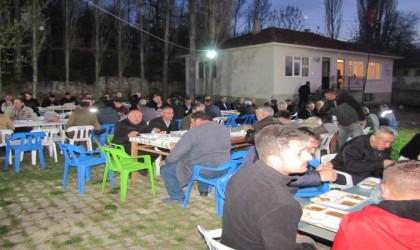 Hisarcıkta 23 yaşındaki genç muhtardan köye iftar yemeği