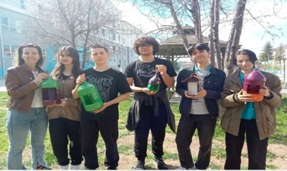 Kütahya Borsa İstanbul Anadolu Lisesinde atık malzemelerden kuş yuvası