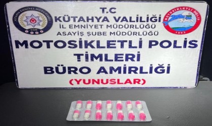 Kütahyada Yunus Timleri bir kişiden uyuşturucu hap ele geçirdi