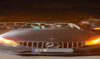 Lüks araçlarla insan kaçakçılığı yapan şahıslar yakayı ele verdi