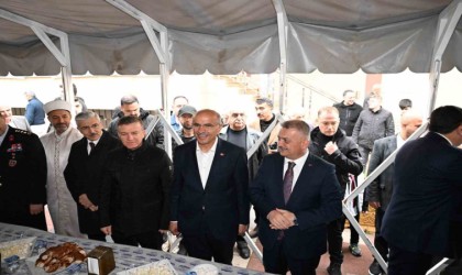 Malatyada resmi bayramlaşma Kernek Karagözlüler Camisinde yapıldı