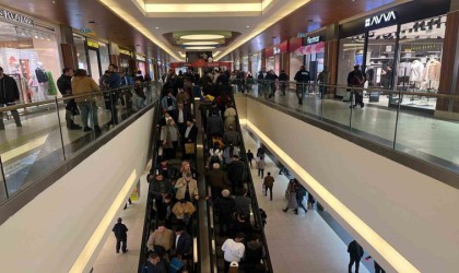 Malatyalılar bayram alışverişini alışverişini yaptı, çocuklar eğlendi