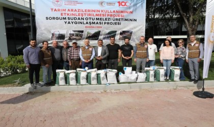 Manisalı çiftçilere 3 bin 100 kilo sorgum tohumu dağıtıldı