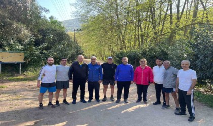 Mazbatayı alan belediye başkanları parkura koştu