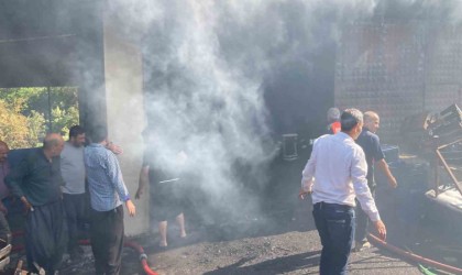 Mersinde depo yangını söndürüldü