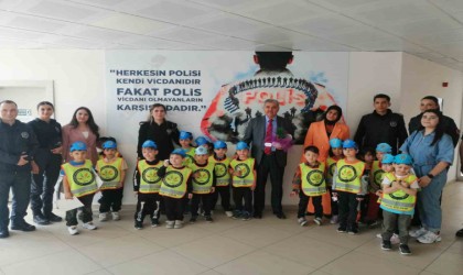 Minik öğrencilerden İl Emniyet Müdürlüğüne ziyaret