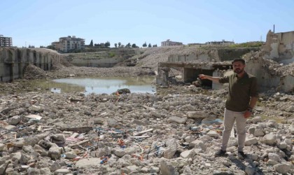 Rönesans Rezidanstan sağ kurtulmayı başaran adam, depremin üzerinden aylar geçse de devasa yapının yerle bir olma anını unutamıyor