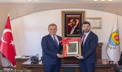 Seçer, ilçe belediye başkanlarına hayırlı olsun ziyaretinde bulundu