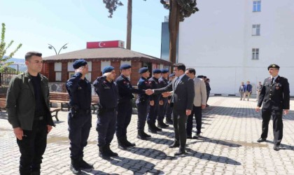 Selendide protokol vatandaşlarla bayramlaştı