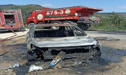 Seyir halindeki otomobil yandı