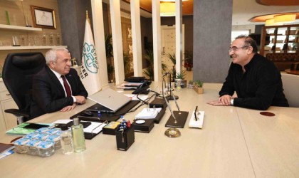 Sunay Akın Eczacılık Kültürü Müzesini Başkan Özdemire anlattı