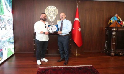 Şüpheliyi yakalayan vatandaşa Emniyet Müdüründen ödül