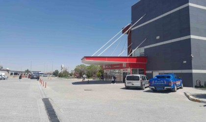 Tarla ilaçlarken zehirlendi