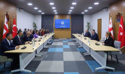 TBMM Milli Savunma Komisyonu Başkanı Akar, Gürcistan İçişleri Bakanı Gomelauri ile bir araya geldi