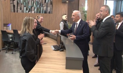 Ümraniye Belediye Başkanı İsmet Yıldırım mazbatasını aldı