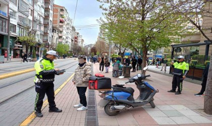 Yaya yoluna giren motosiklet sürücülerine ceza kesildi