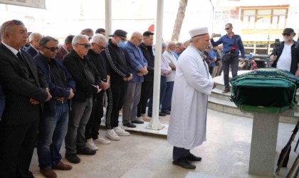 Zafer Algöz annesinin ardından 24 gün arayla babasını da kaybetti