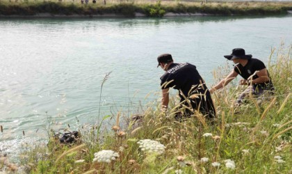 Adanada serinlemek için sulama kanalına giren genç kayboldu