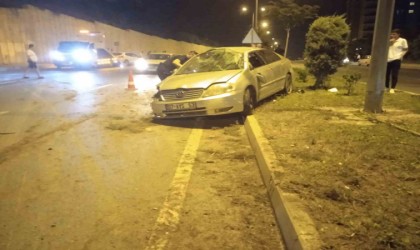 Alanyada iki otomobil çarpıştı: 1 yaralı