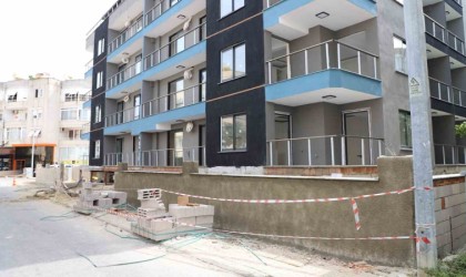 Alanyada kirişleri kesilen bina mühürlendi