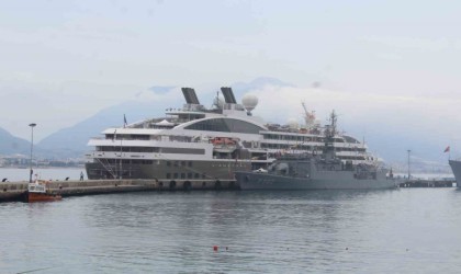Alanyaya 180 turist gemiyle geldi